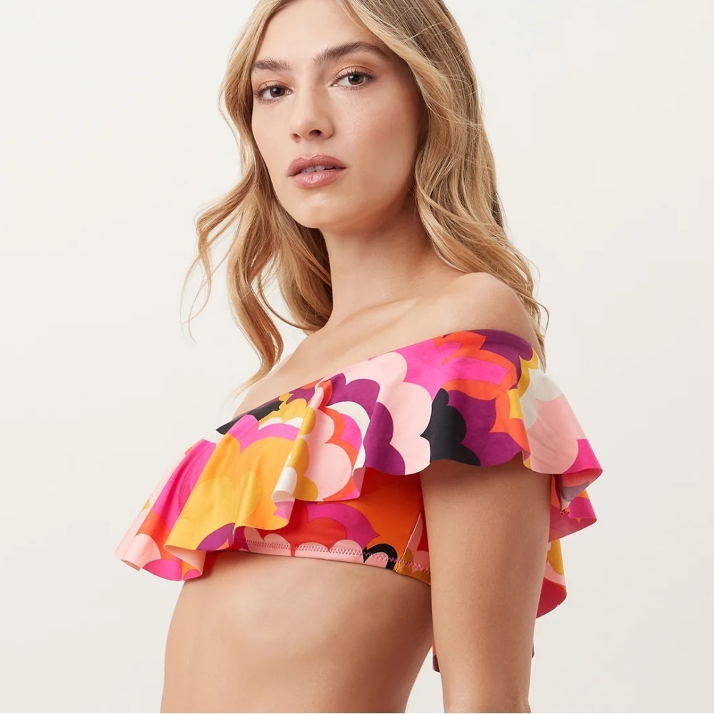 NWT Trina Turk Fan Faire Off The Shoulder Ruffle Bandeau Swim Top sz 6 - Picture 2 of 8
